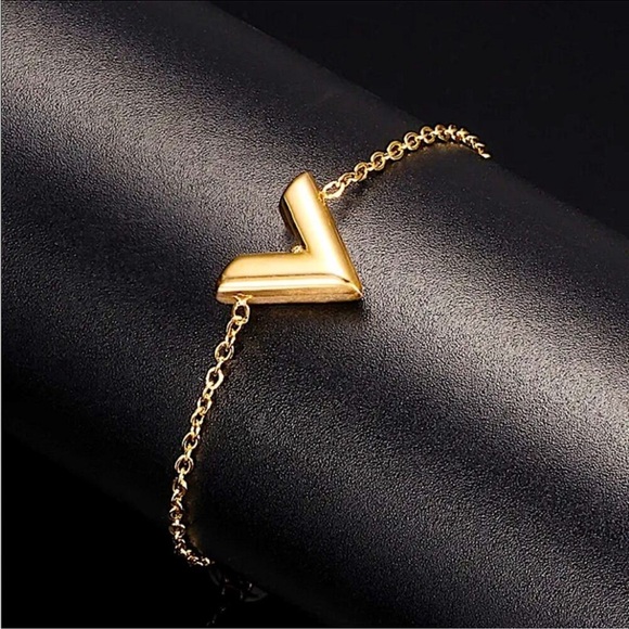 Gold Plated V Design Necklace Bracelet Earrings Set Luxury Stainless Steel - Picture 9 of 10